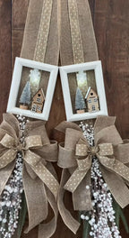 Escapulário Natalino Duplo Rústico com Casinhas e Guirlanda - Bege e Branco