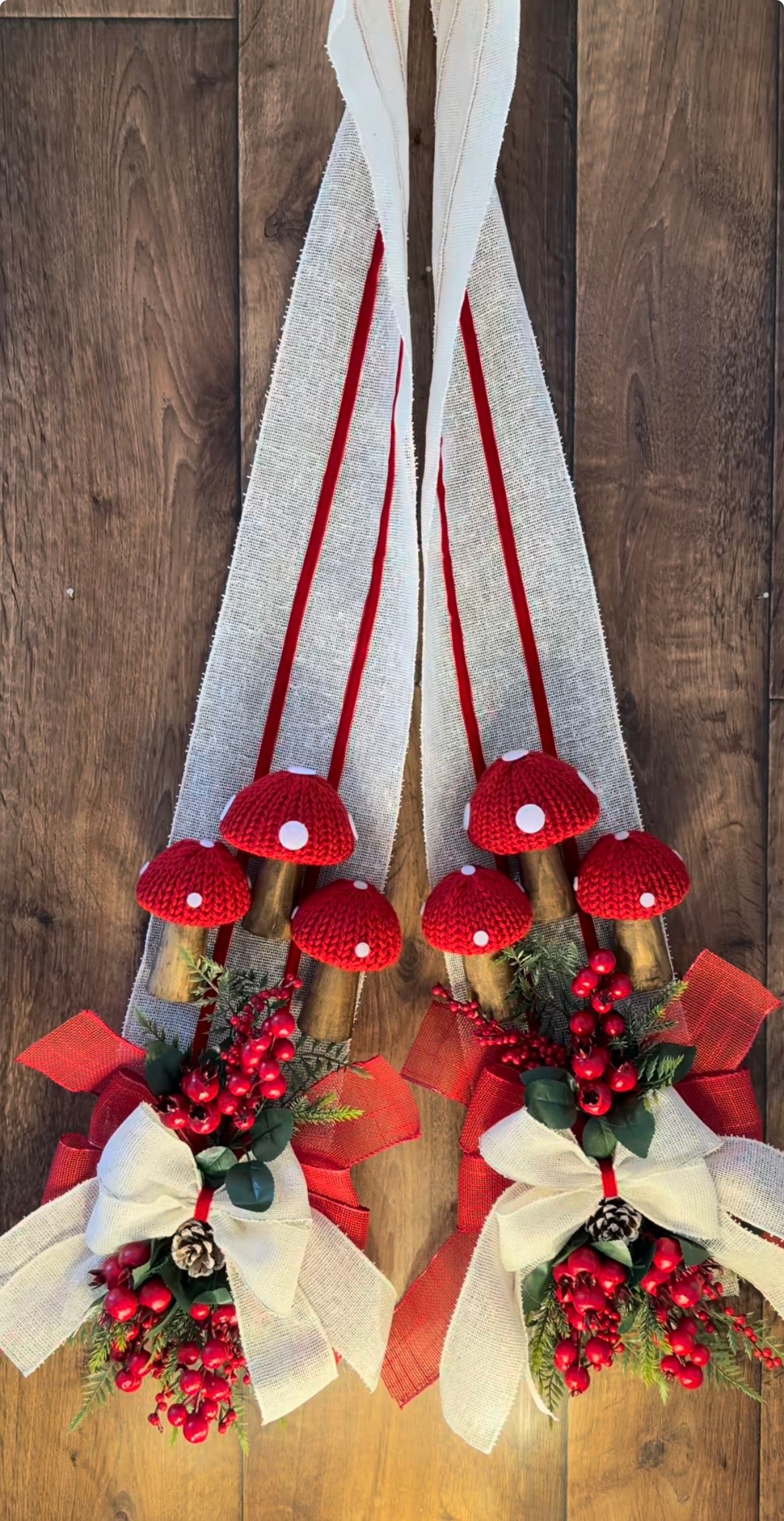 Escapulário Decorativo Natal - Cogumelos Encantados com Arranjo Floral