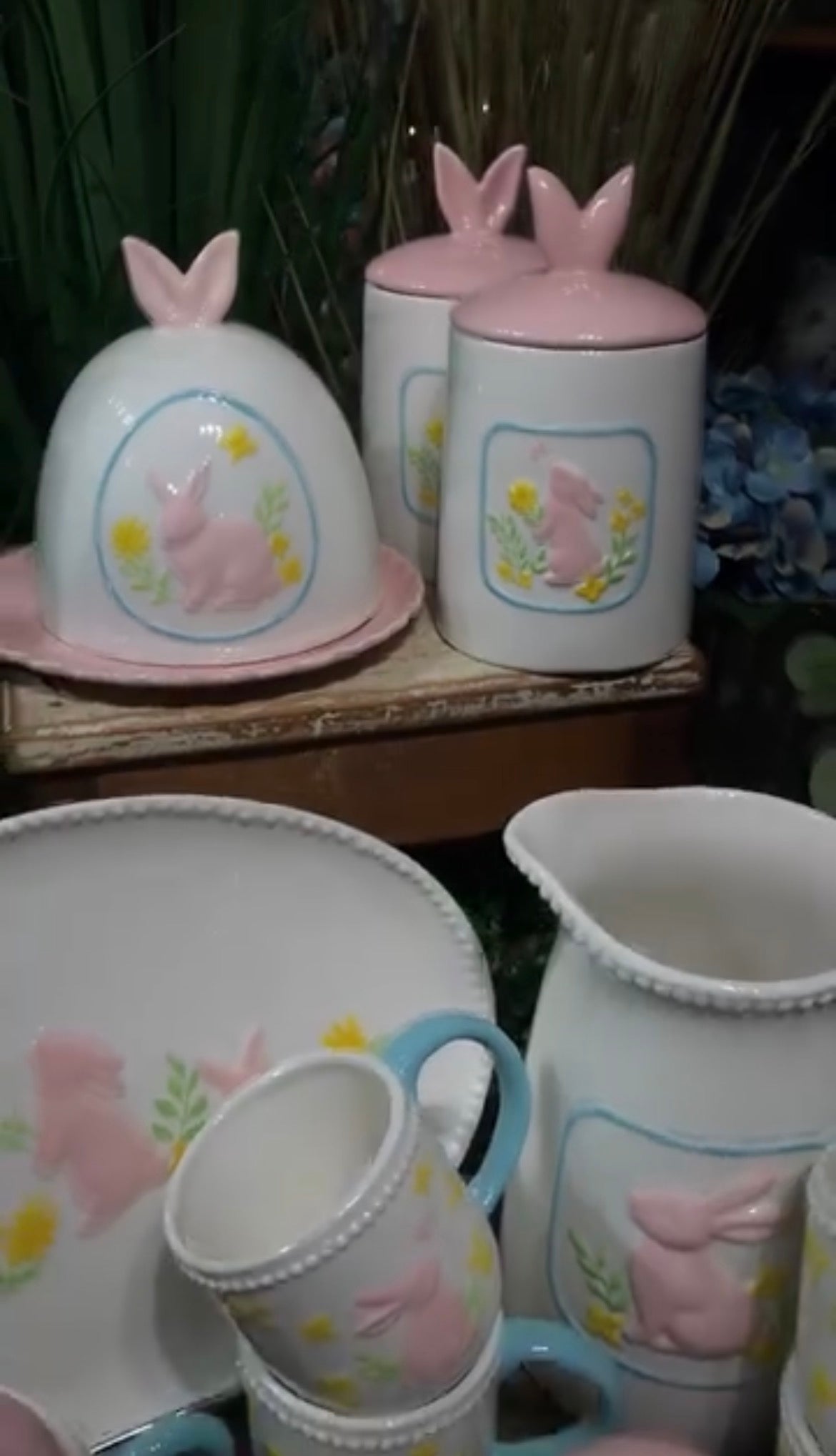 Kit Utensílios de Páscoa com Coelhinhos - Cerâmica Branca e Rosa 10 Peças