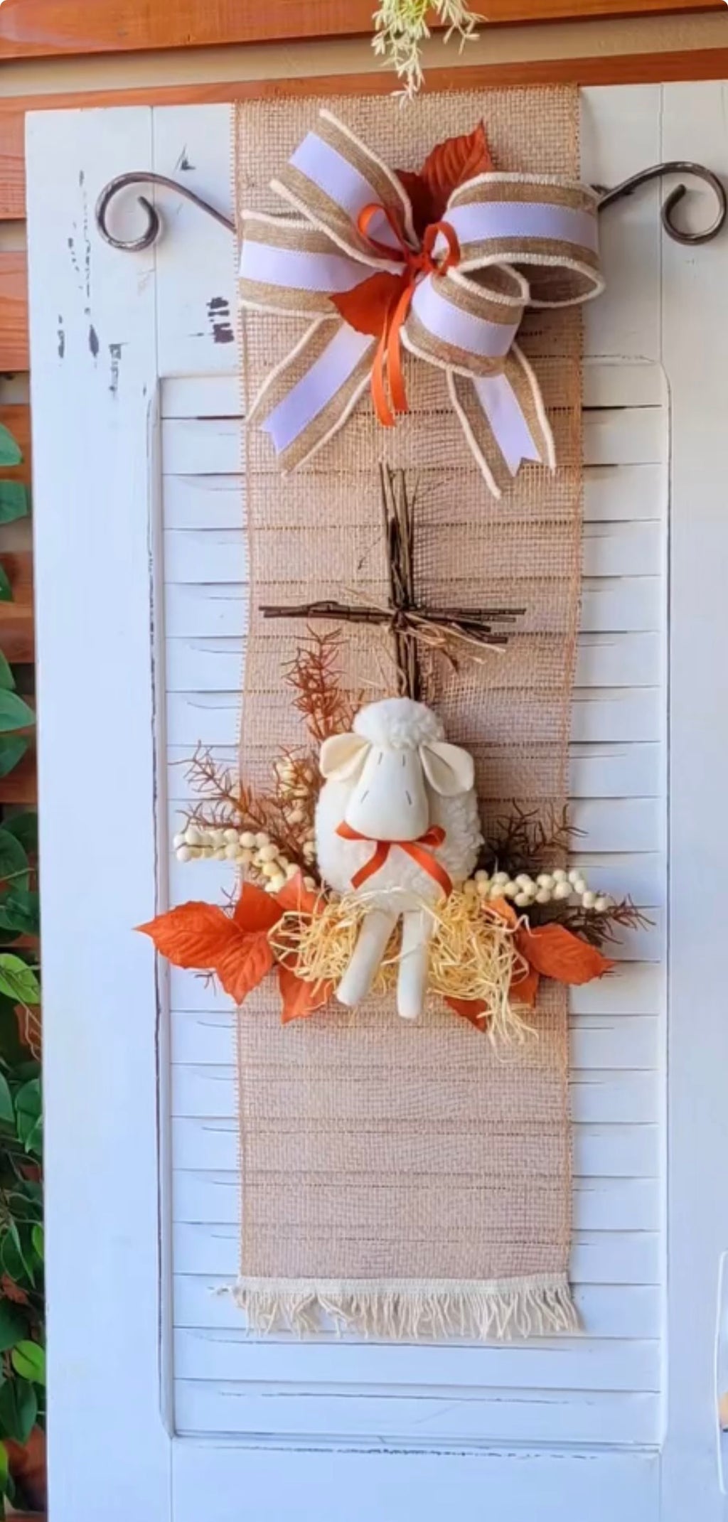 Enfeite de Porta Páscoa com Ovelha - Painel em Juta com Flores Secas e Laço