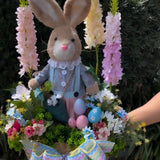 Arranjo de Páscoa em Cesta - Coelhinho com Flores Delphinium e Laço Listrado