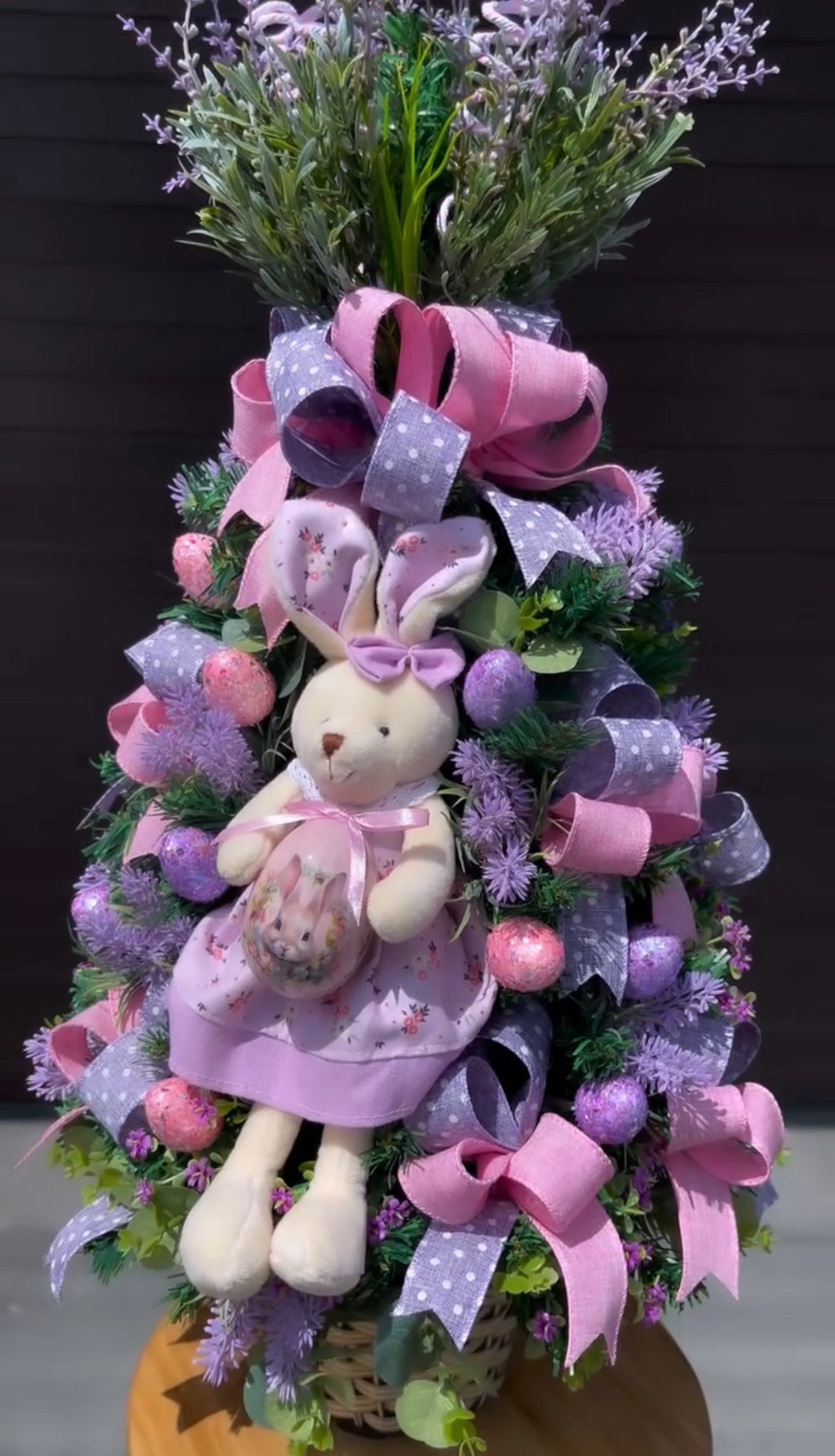 Árvore de Páscoa com Coelhinha - Flores Lilás e Rosa com Laços de Bolinhas