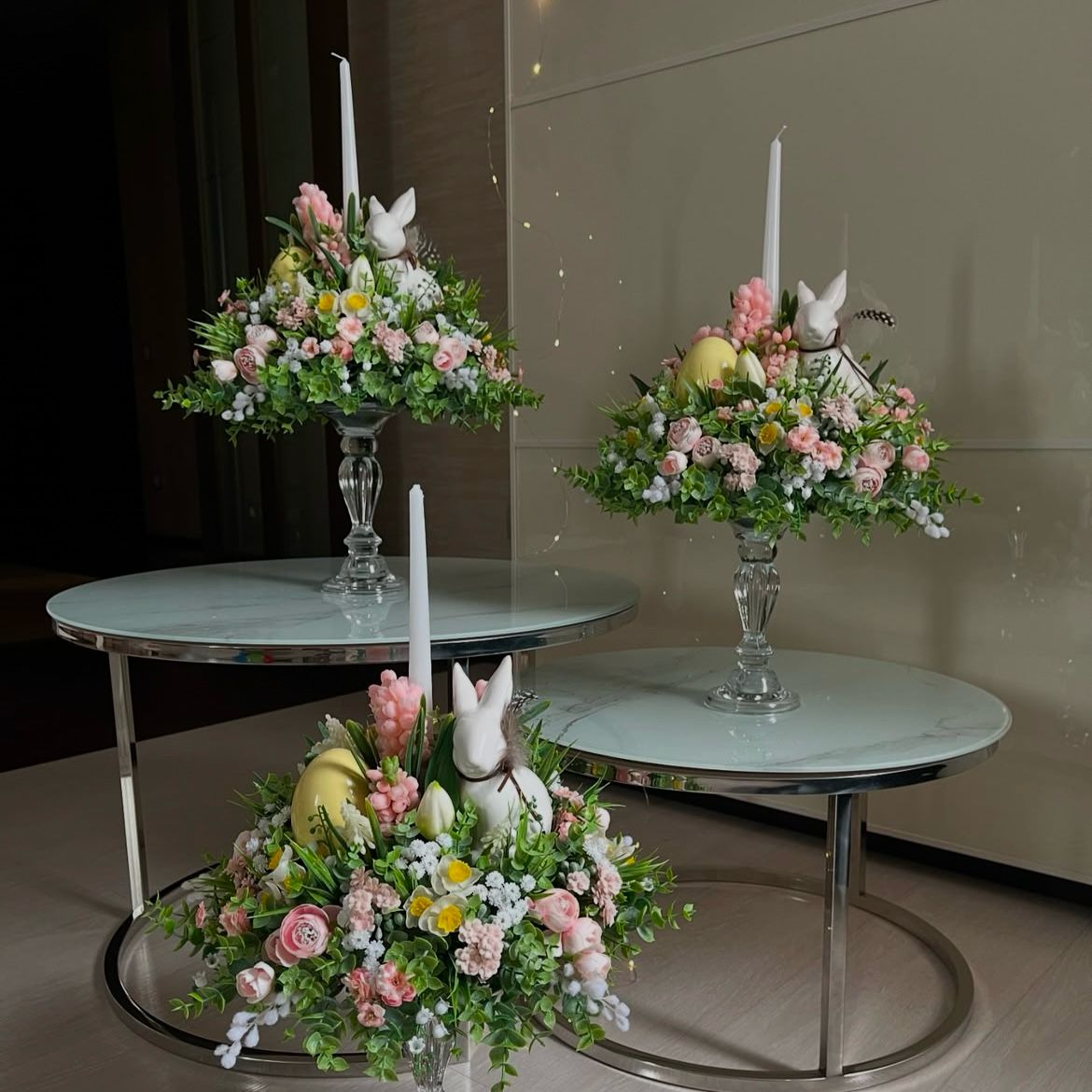 Arranjo com Jarro de vidro temático Páscoa para decoração - 47 x 19 x 30