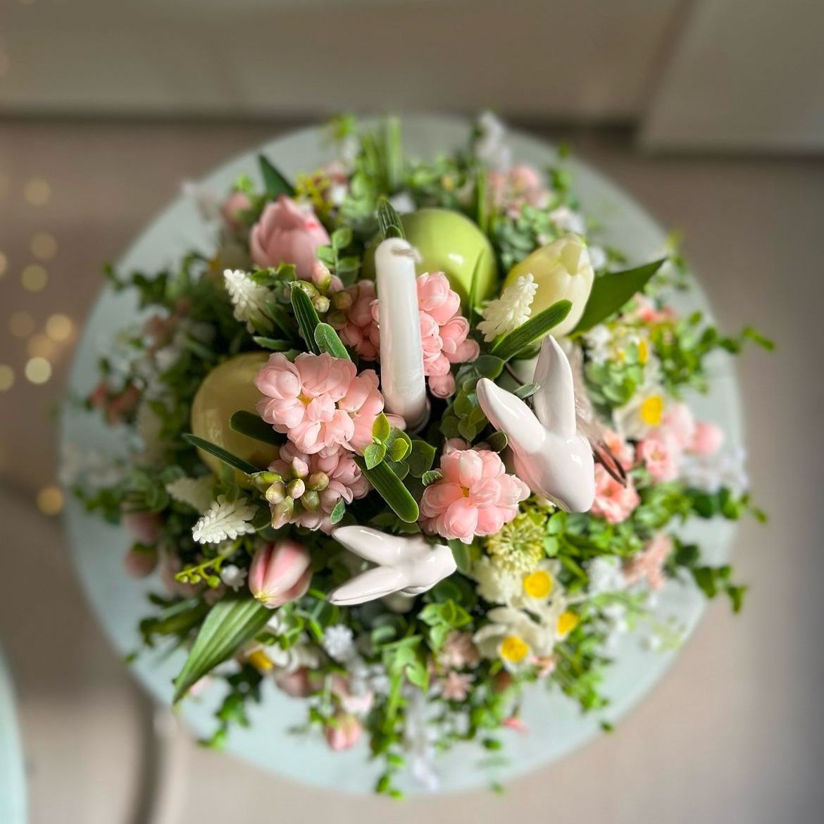 Arranjo com Jarro de vidro temático Páscoa para decoração - 47 x 19 x 30