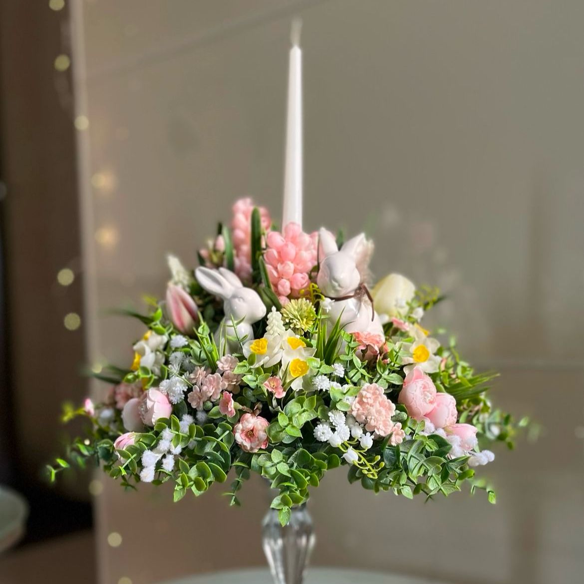 Arranjo com Jarro de vidro temático Páscoa para decoração - 47 x 19 x 30